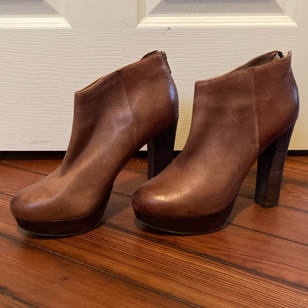 Almost NEW Aldo boots